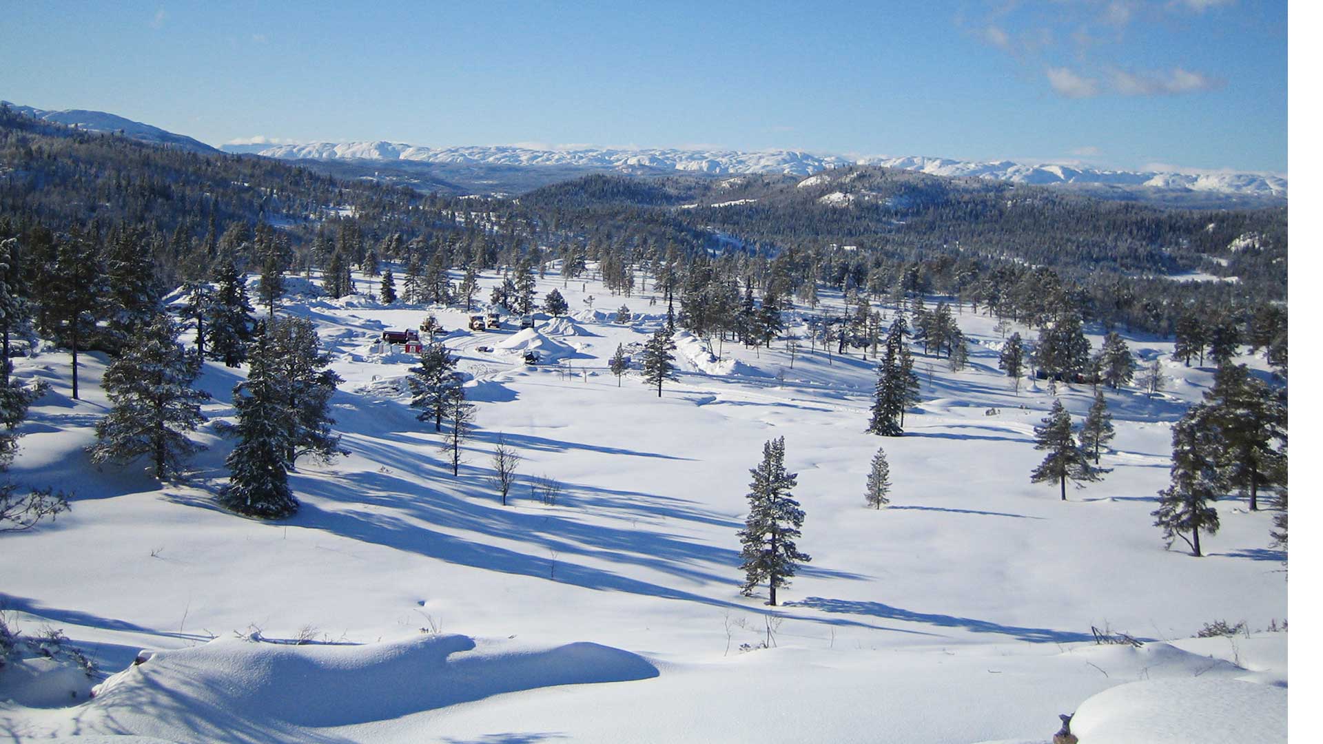 Slik så parkeringsplassen i Holtardalen ut i 2007.