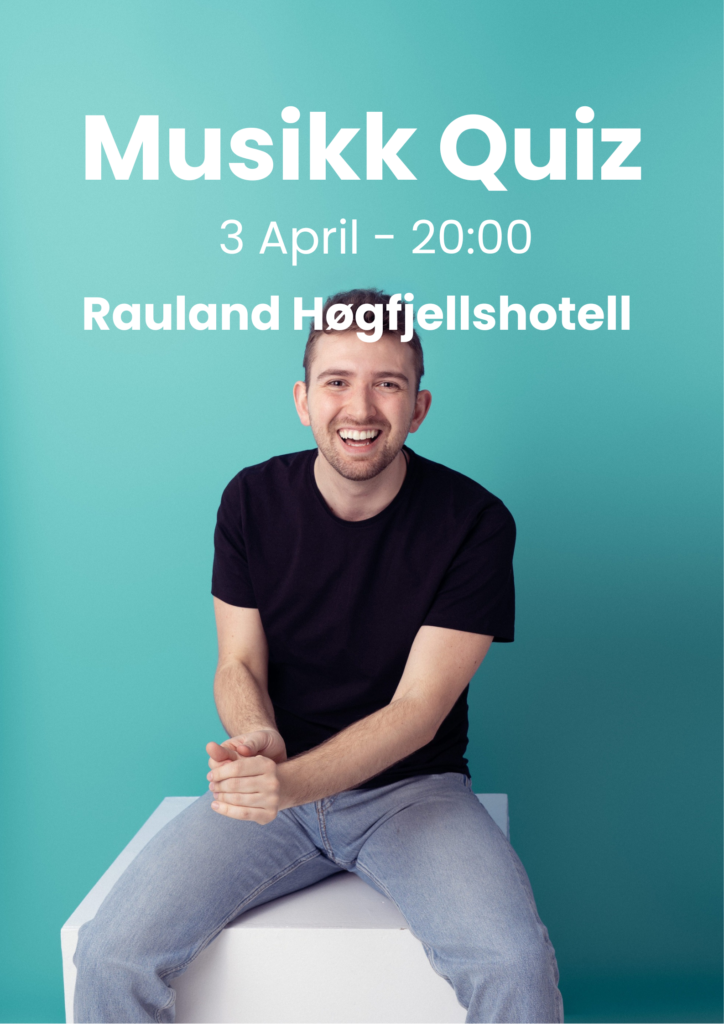 Alt-tekst: Klar for musikkquiz 3. april kl. 20:00 på Rauland Høgfjellshotell, smilende deltaker i sort t-skjorte.