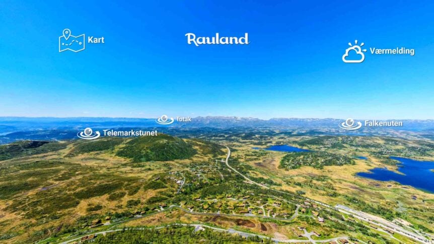 Luftfoto av Rauland med markeringer av Totak, Falkenuten, Telemarkstunet og værmelding under blå himmel.