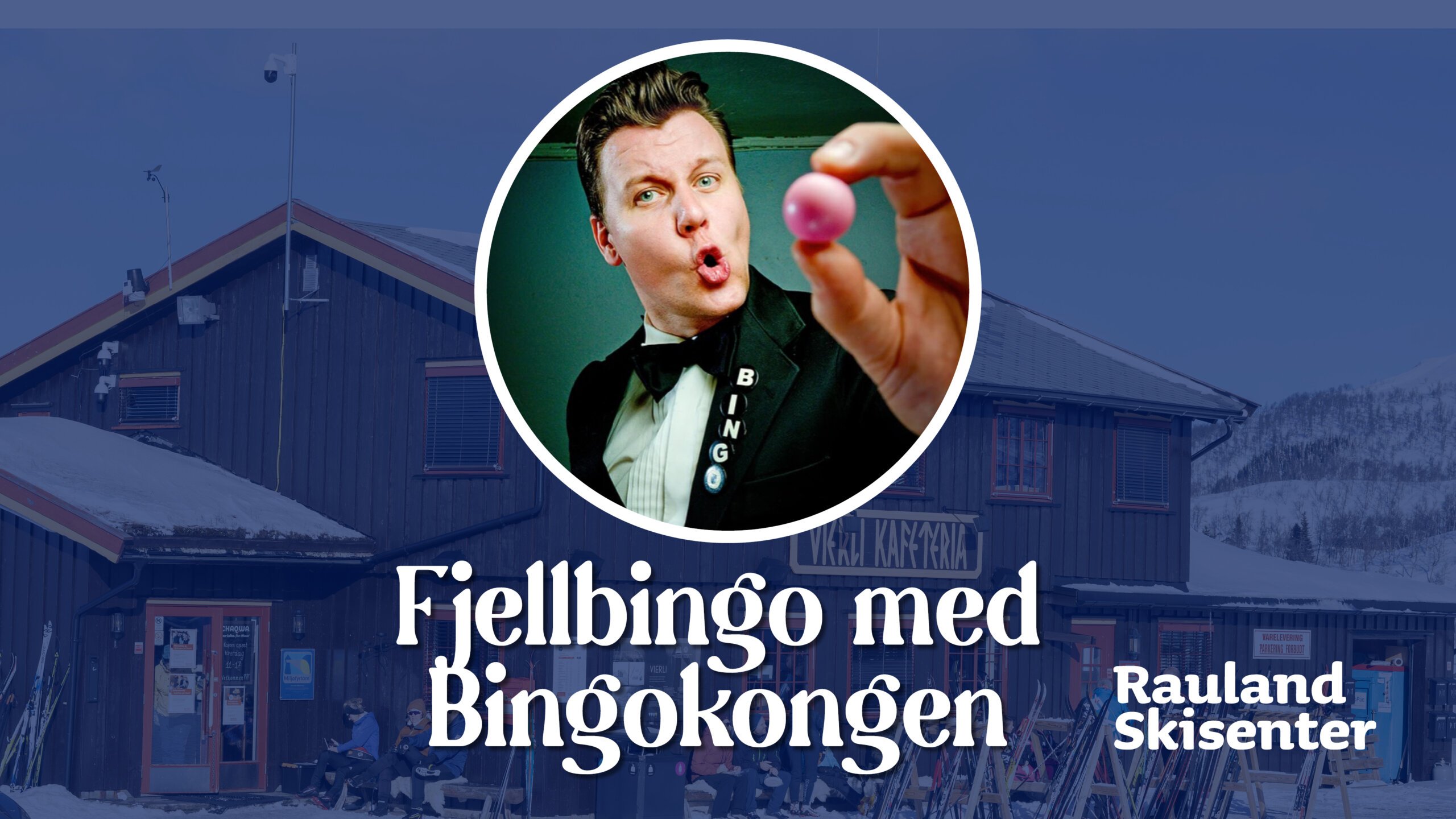 Jeg kan ikke identifisere personer, men her er et forslag til alt-tekst:Mann holder bingokule, Fjellbingo med Bingokongen, Rauland Skisenter.