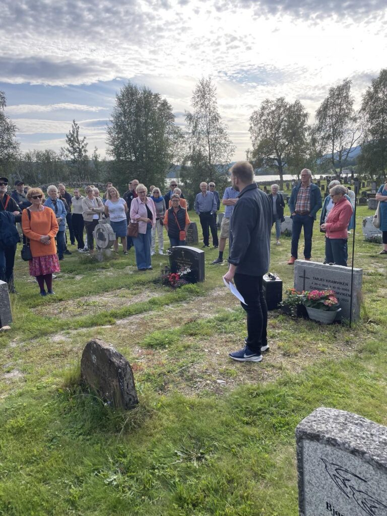 Kyrkjegardsvandring.