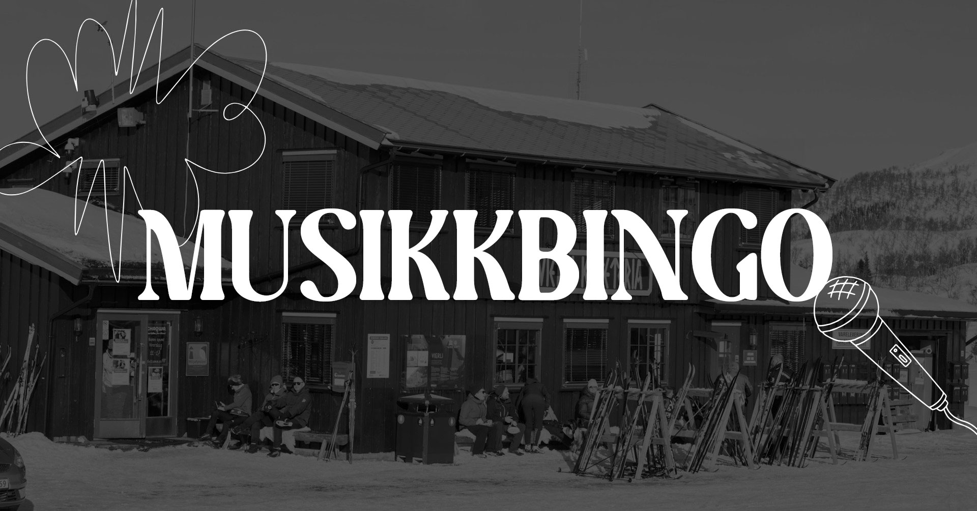Sort-hvitt bilde av fjellhytte med teksten Musikkbingo og en mikrofontegning i forgrunnen.