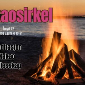 Alt-tekst: Bål på stranden med tekst om Kakao-sirkel, meditasjon og fellesskap 9. juni, Åmyri 47.
