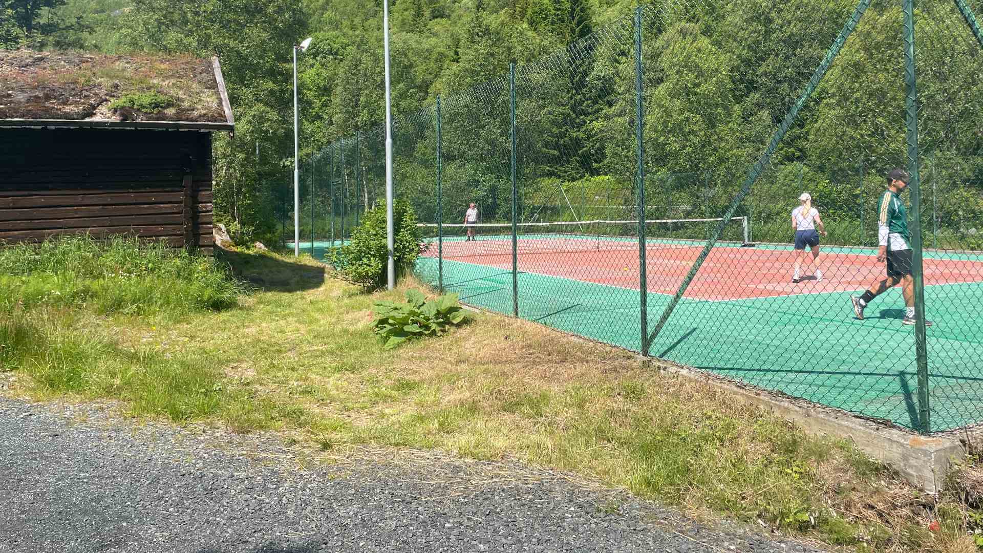 Featured image for “Spill tennis på Neset Telemark”